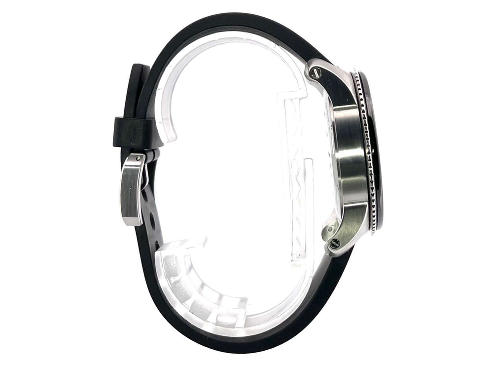 Seitenansicht der Cartier Calibre de Cartier Diver WSCA0012 Uhr mit Edelstahlgehäuse und schwarzem Kautschukarmband