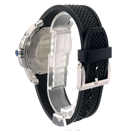 Rückansicht der Cartier Calibre de Cartier Diver WSCA0012 Uhr mit Kautschukarmband und Dornschließe.