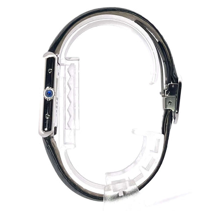 Cartier Tank Solo WSTA0030 Seitenansicht, Edelstahlgehäuse, schwarzes Lederarmband, Quarzwerk, Saphirglas, wasserdicht bis 3 bar.