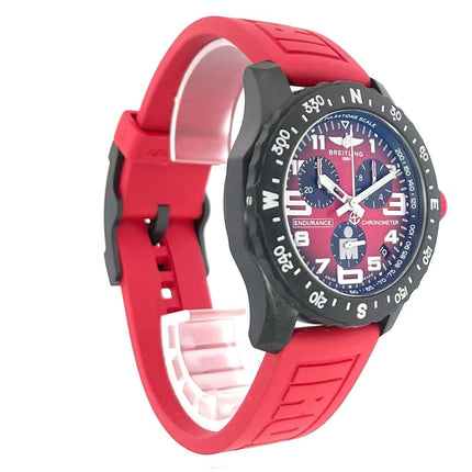 Breitling Endurance Pro Ironman X823109A1K1S1 mit rotem Kautschukband und Zifferblatt, schwarzer Lünette, Chronograph und Chronometer