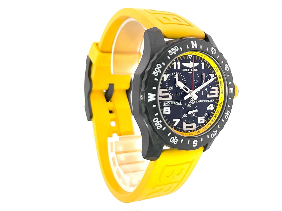 Breitling Endurance Pro X82310A41B1S1 mit gelbem Kautschukband und schwarzem Zifferblatt, Sportuhr mit Chronograph und beidseitig drehbarer Lünette