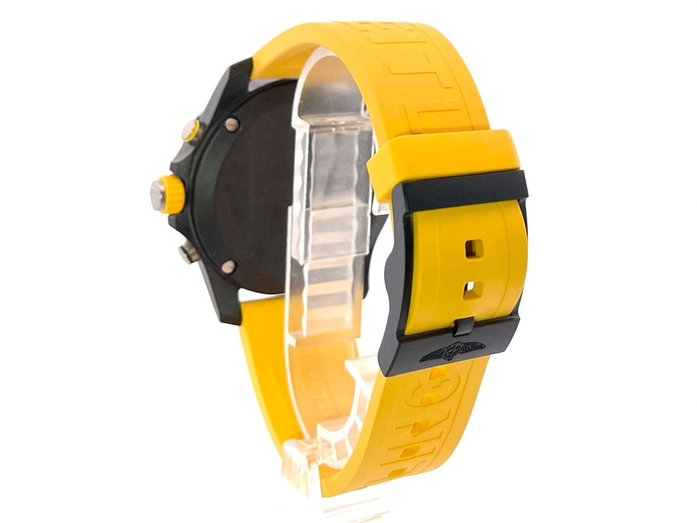 Breitling Endurance Pro X82310A41B1S1 Rückseite mit gelbem Kautschukband und schwarzer Dornschließe.