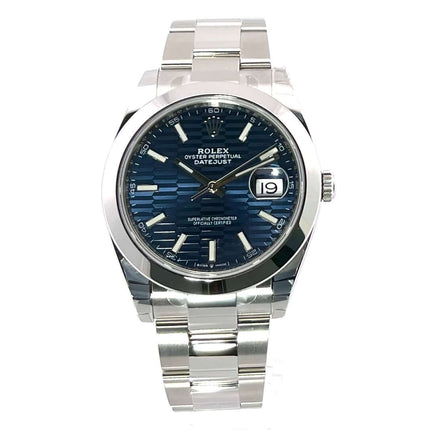 Rolex Datejust 41 Ref. 126300 in Edelstahl mit blauem Riffelmuster-Zifferblatt und Oyster-Band, polierte Edelstahl-Lünette.