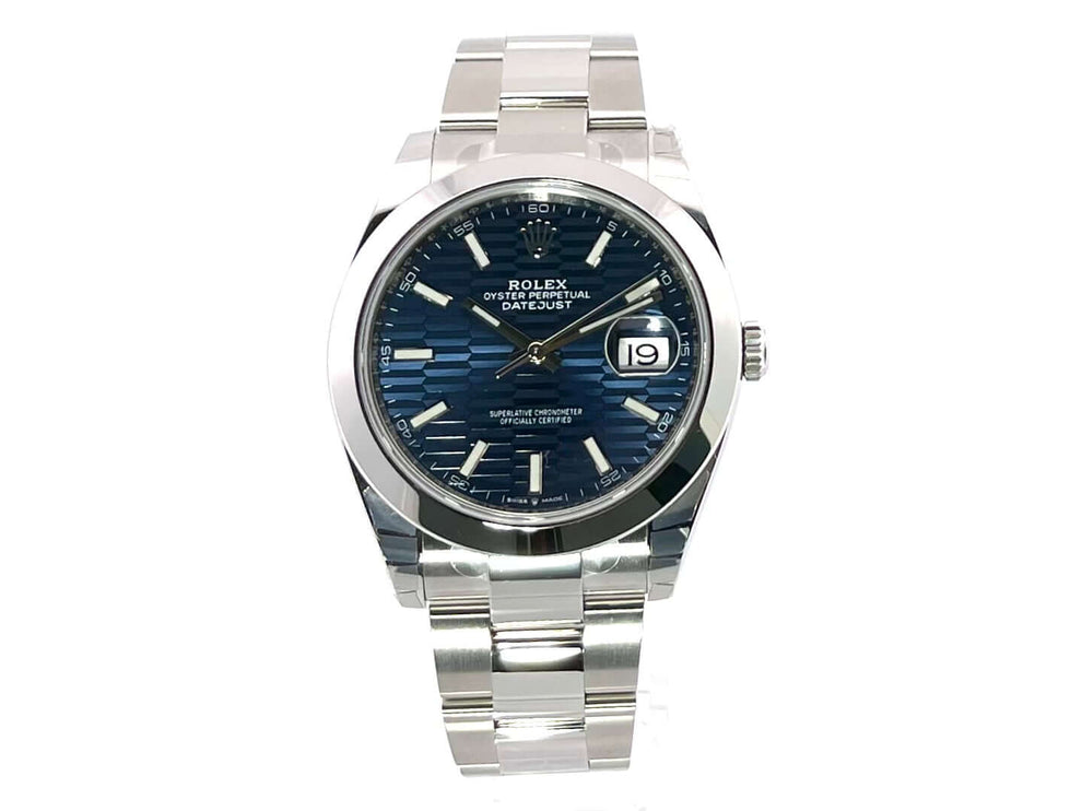 Rolex Datejust 41 Ref. 126300 in Edelstahl mit blauem Riffelmuster-Zifferblatt und Oyster-Band, polierte Edelstahl-Lünette.