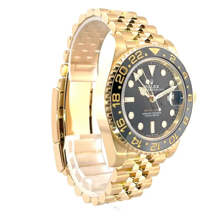 Rolex GMT-Master II Gelbgold 126718GRNR mit schwarzem Zifferblatt und Jubilee-Band aus 18k Gelbgold.