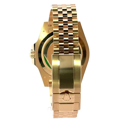 Rückansicht der Rolex GMT-Master II Gelbgold Ref. 126718GRNR mit 18k Gelbgoldgehäuse und Jubilee-Band