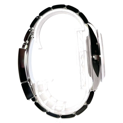 Seitenansicht der Rolex Explorer 40 Edelstahl 224270 mit poliertem und satiniertem Edelstahlgehäuse und Armband