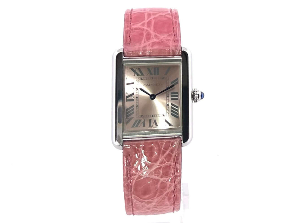 Cartier Tank Solo kleines Modell W5200000 mit Edelstahlgehäuse, pinkfarbenem Lederband und pinkfarbenem Zifferblatt.