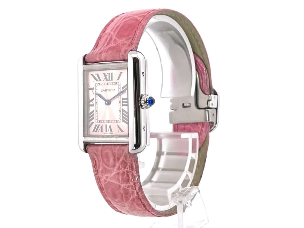 Cartier Tank Solo kleines Modell W5200000, Edelstahlgehäuse, pinkfarbenes Lederband, gebläute Zeiger, Quarzwerk, Saphirglas.