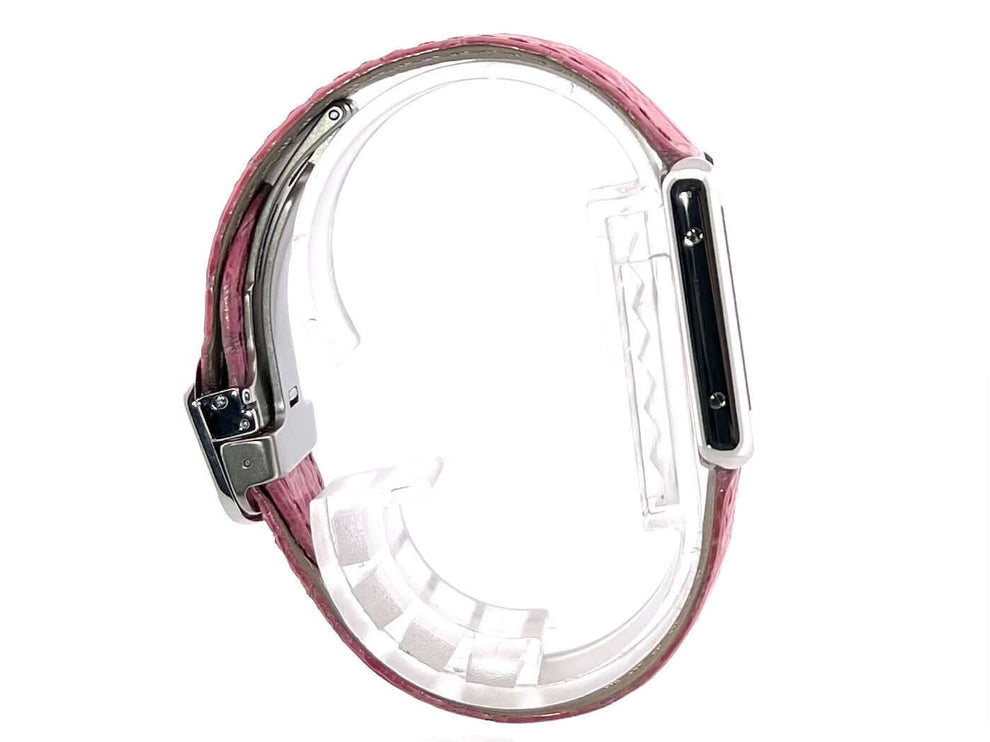 Cartier Tank Solo W5200000 Edelstahl Gehäuse mit pinkfarbenem Lederband, Seitenansicht der gebrauchten Uhr in sehr gutem Zustand